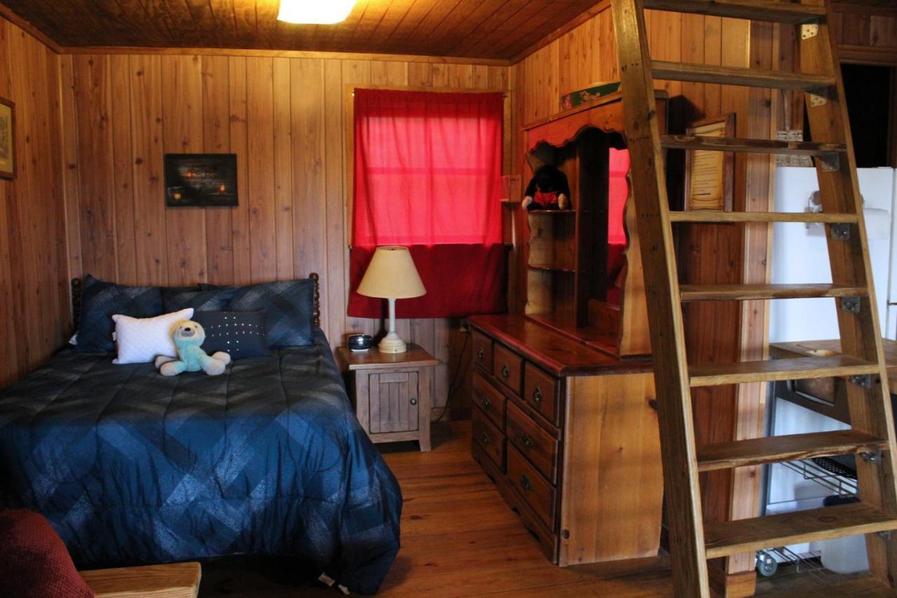 Berry Creek Cabins Bed & Breakfast Isabel Екстериор снимка