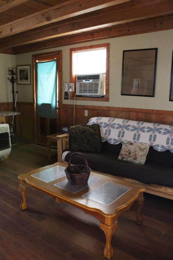 Berry Creek Cabins Bed & Breakfast Isabel Екстериор снимка