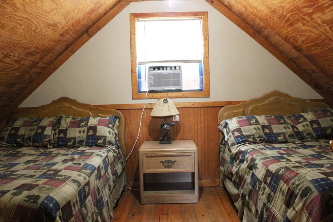 Berry Creek Cabins Bed & Breakfast Isabel Екстериор снимка