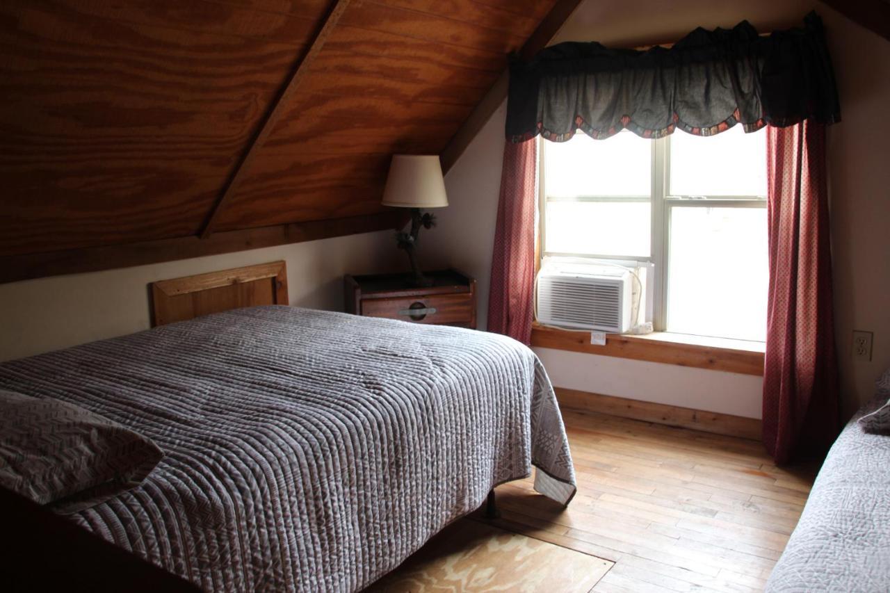 Berry Creek Cabins Bed & Breakfast Isabel Екстериор снимка