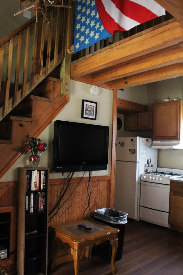 Berry Creek Cabins Bed & Breakfast Isabel Екстериор снимка
